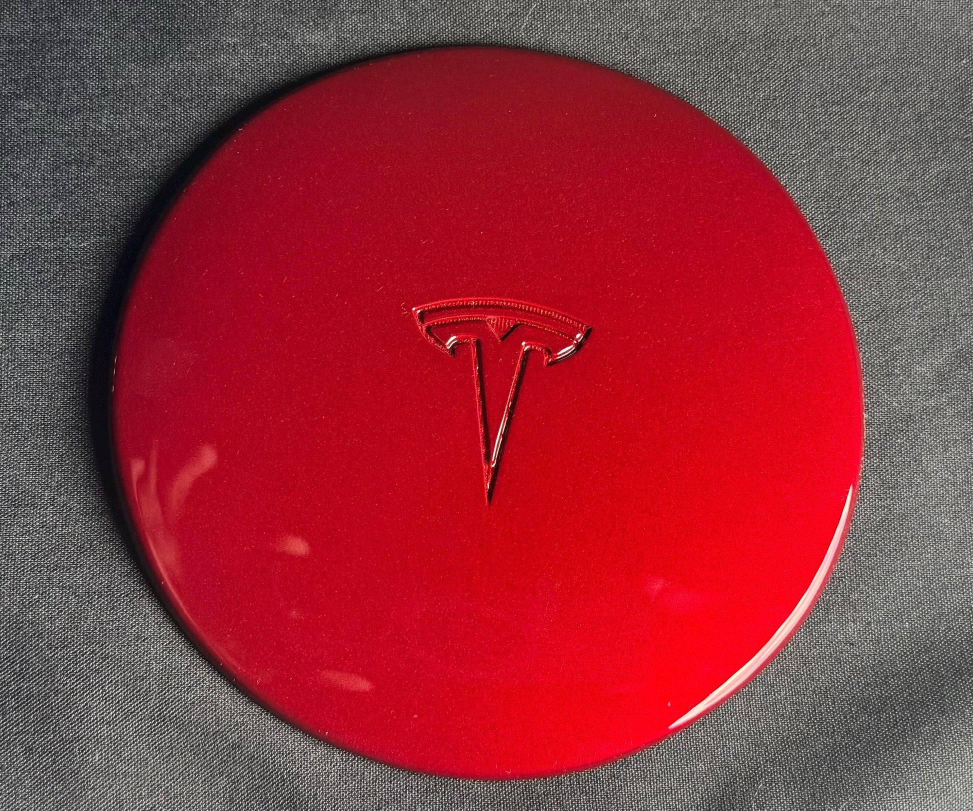 Gemini Mid-Wheel Cover in Ultra Red with Embossed T